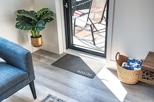 Condo | Área de estar | TV de tela plana 40 polegadas com canais digitais