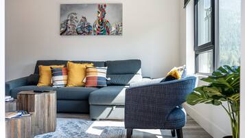 Leilighet | Oppholdsområde | En 40-tommers Flatskjerm-TV med digitale kanaler