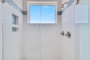 Shower, towels, soap, toilet paper - Beachfront with Heated Pool, Sleeps 24! (Gulf Shores)