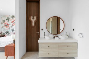 Villa | Bathroom
