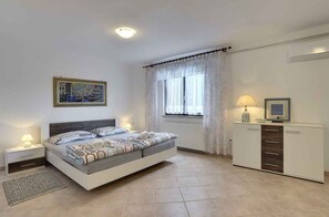 7 bedrooms, WiFi - Villa with pool and sea view (Banjole)