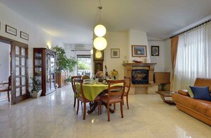 Interior - Villa with pool and sea view (Banjole)