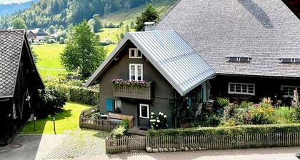 Ferienhaus "Backhüsli Am Bauerngarten" mit Bergblick, privater Terrasse und WLAN