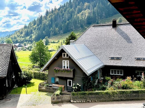 Ferienhaus "Backhüsli Am Bauerngarten" mit Bergblick, privater Terrasse und WLAN