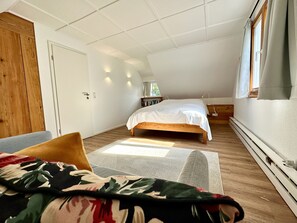 2 bedrooms, iron/ironing board, free WiFi, bed sheets - Vacation Home "Backhüsli Am Bauerngarten" with Mountain View, Private Terrace & Wi-Fi (St. Blasien)