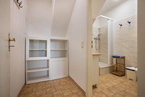 Dusche, Haartrockner, Handtücher