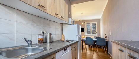 Fridge, microwave, stovetop, dishwasher
