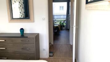 2 chambres, fer et planche à repasser, Wi-Fi, draps fournis