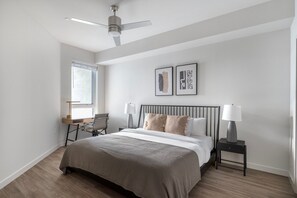 1 habitación, tabla de planchar con plancha, wifi y ropa de cama