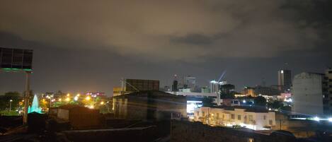 家庭四人房 | 高級寢具、Select Comfort 床墊、獨特裝修、書桌