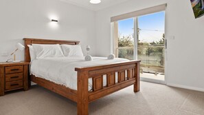 3 bedrooms, free WiFi, bed sheets