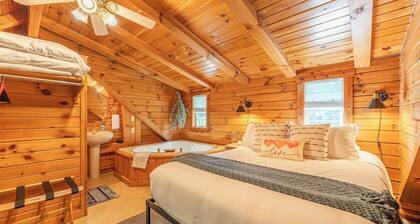 Romantic Amish Country Cabin w/ Hot Tub & Jacuzzi