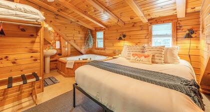 Cozy cabin in Amish country with hot tub and jacuzzi
