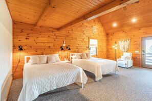 6 bedrooms, free WiFi, bed sheets - The Lodge at Fields of Home (Millersburg)