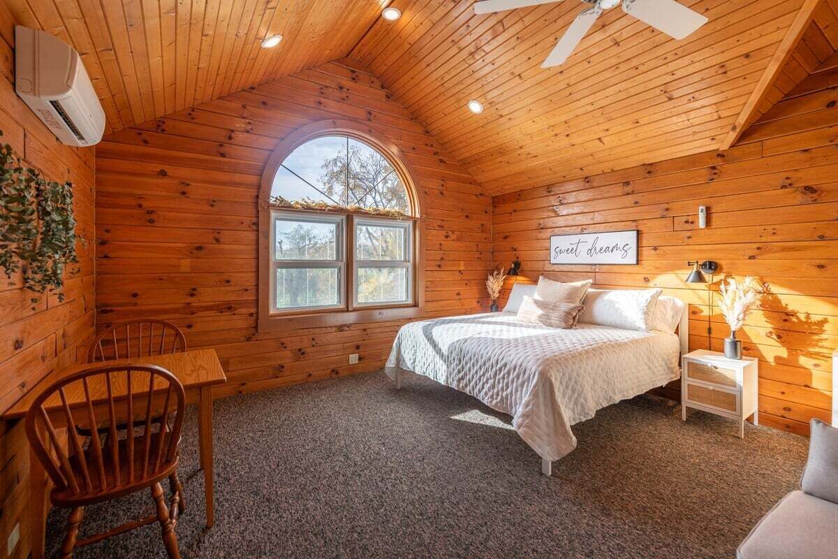 6 bedrooms, free WiFi, bed sheets