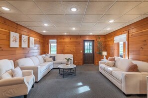 Smart TV - The Lodge at Fields of Home (Millersburg)