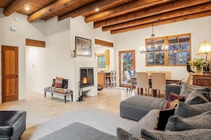 Una Smart TV, una chimenea