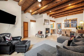 Smart TV, fireplace