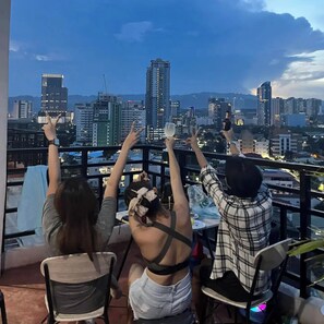 Family Apartment | Terrace/patio - 1BR Haven in Royal Garden Residences (Cebu City)