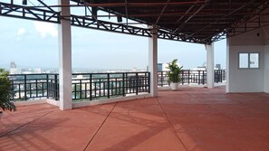Family Apartment | Terrace/patio - 1BR Haven in Royal Garden Residences (Cebu City)
