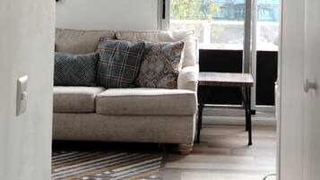 Smart TV, table tennis, books