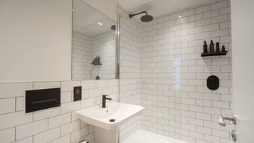 Bathtub, hair dryer, towels, shampoo
