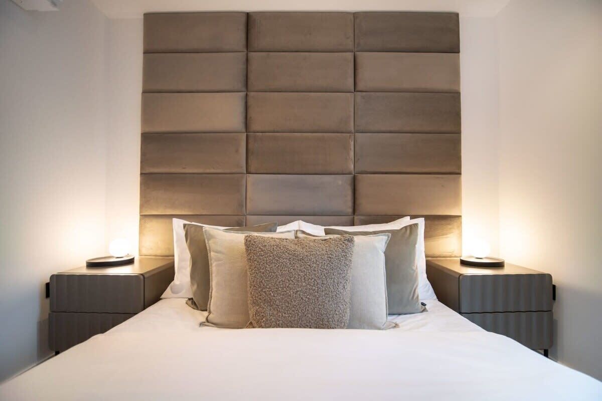 3 habitaciones, tabla de planchar con plancha, wifi y ropa de cama 