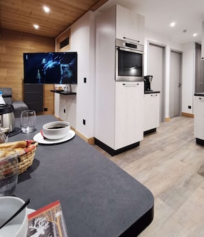 Interior - apartment for 4 people, very cozy and functional, renovated, mountain view, south facing,... (VAL THORENS)