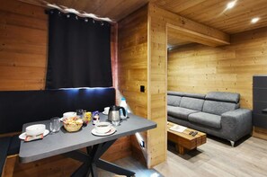 Interior - apartment for 4 people, very cozy and functional, renovated, mountain view, south facing,... (VAL THORENS)