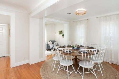 The Grand Escape | Central Location | 3 Bed 2 Bath