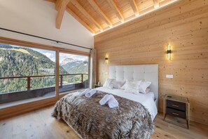 6 bedrooms, travel cot, free WiFi, bed sheets - Brand new chalet with 6 bedrooms and 6 bathrooms, hot tub and sauna (CHATEL)