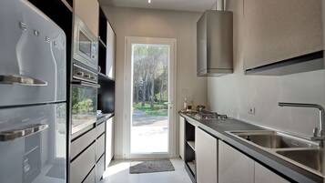 Kühlschrank, Mikrowelle, Ofen, Geschirrspüler