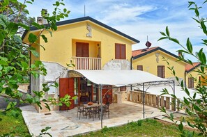 Esterni