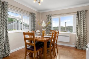 Apartment | 2 bedrooms - St Helens Apartment 1 - Short Walk to Beach (Narberth)