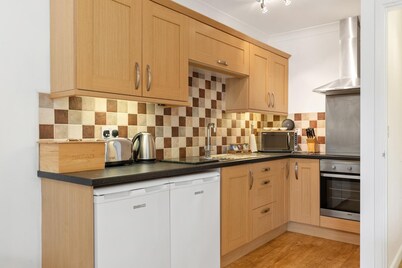 St Helens Apartment 2 - Short Walk to Beach