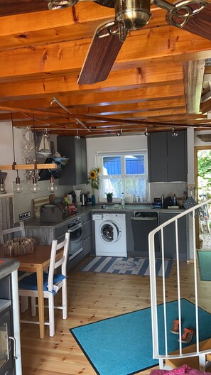 Oven, stovetop, dishwasher - Ferienhaus mit Schleiblick, Wassergrundstück Unweit der Ostsee bei Kappeln (Hasselberg)