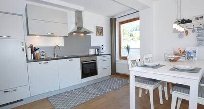 Bright and tidy house with south-west balcony