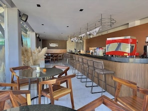 Bar (on property) - a pie de playa con vista al mar by Gpsrentas (Mazatlán)