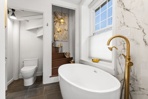 Stay in Historic Bucks County Farmhouse
Sleeps 18 -13 beds, 5 baths, 2 kitchens 