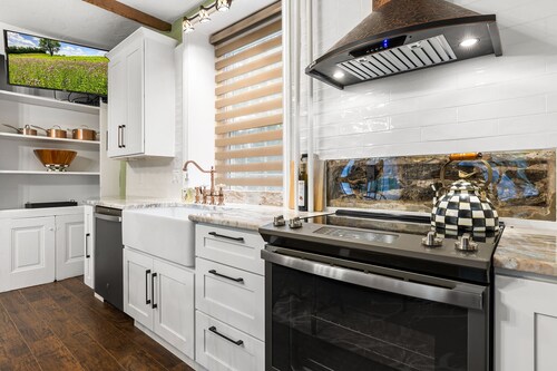 Stay in Historic Bucks County Farmhouse
Sleeps 18 -13 beds, 5 baths, 2 kitchens 