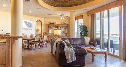 3BR Penthouse over Beautiful Sea