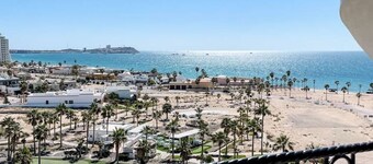 3BR Penthouse over Beautiful Sea