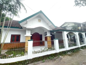 Front of property - Nitikan House by FH Stay (Yogyakarta)