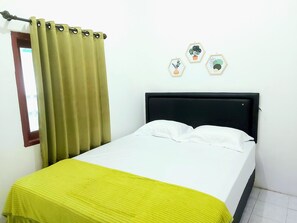 3 bedrooms, free WiFi - Nitikan House by FH Stay (Yogyakarta)