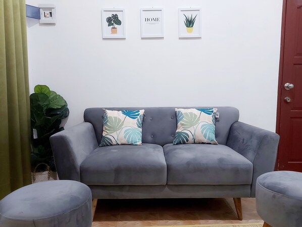 Living area - Nitikan House by FH Stay (Yogyakarta)