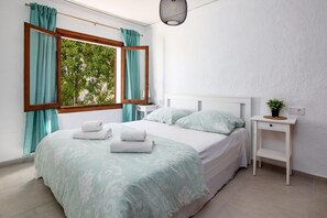 4 bedrooms, iron/ironing board, WiFi, bed sheets - Vista del Mar - Denia, Costa Blanca (Denia)