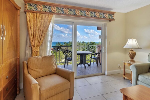 TV, DVD player - Beachside Location! Central Beach | Resort Condo (Fort Lauderdale)