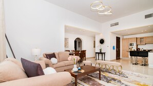 Unclassified image, 4 of 18, button - Westside Marina (Dubai)