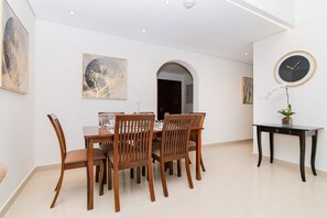 Dining - Westside Marina (Dubai)