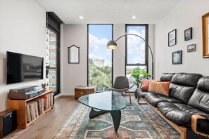 TV - NEW - The Photographers` Gallery (Collingwood)